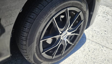 2017 Auto Toyota Yaris with low kms and easy finance 15.jpg